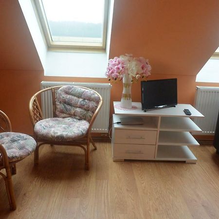 Rodinne Ubytovani - Family Accommodation Kobylice ภายนอก รูปภาพ