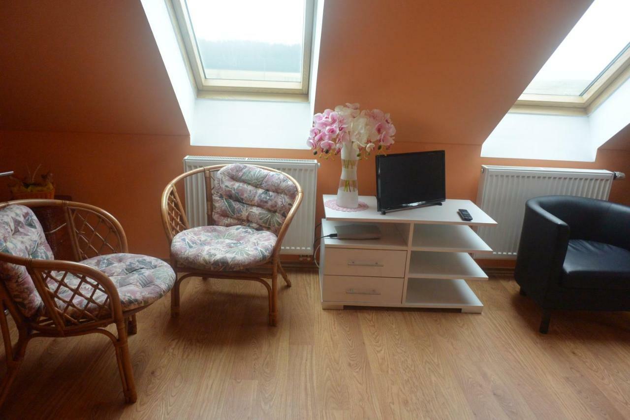 Rodinne Ubytovani - Family Accommodation Kobylice ภายนอก รูปภาพ